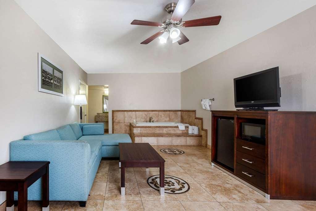 Quality Inn & Suites Near Downtown Mesa Oda fotoğraf