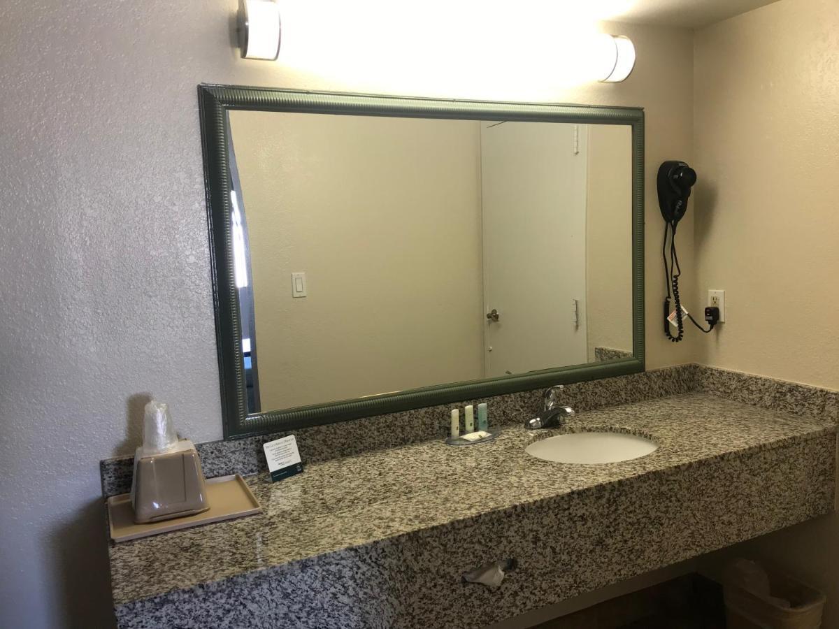 Quality Inn & Suites Near Downtown Mesa Dış mekan fotoğraf
